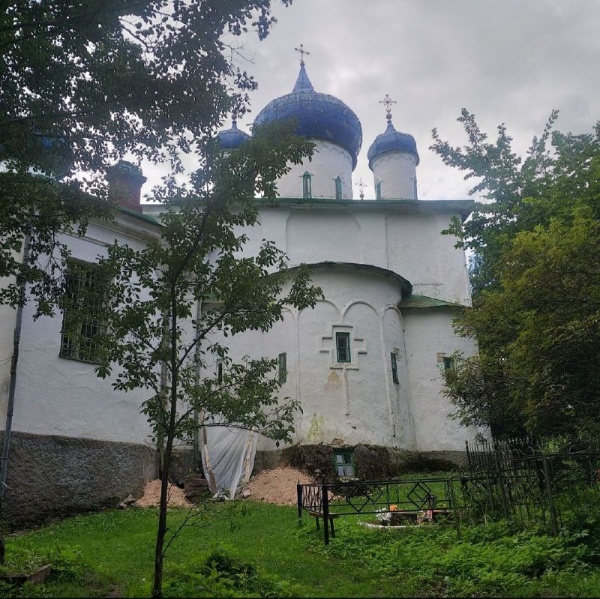 "АСМ Групп" совместно с Реставрационной мастерской Псковской Епархии завершают комплекс научных исследований Рождественского храма на территории Мальского монастыря, расположенного между Изборскои и Печорами в Псковской области.

Мальский Спасо-Рождественский мужской православный монастырь возник как место иноческого жилья в XV веке на берегу Мальского озера. Является обьектом культурного наследия федерального значения.