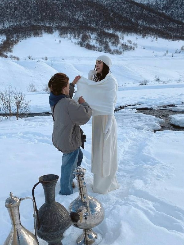 В Мамисоне открывается «Мастерская медленной жизни». 

Каждую субботу будет  создаваться пространство замедления, живого общения и сотворчества с мастерами — прямо среди гор. Первый мастер-класс уже 7 февраля .

Ведущая — Рада Садыгова — мастер портретной и арт-фотографии, известная своим уникальным подходом к композиции и свету. 
Она сотрудничала с Vogue и Harper’s Bazaar, а также создала наш первый фотопроект «Байрай, Мамисон!».

На мастер-классе участники создадут концептуальные кадры под кураторством Рады. Главные помощники — профессиональная модель и самые видовые локации курорта. Снимать можно на камеру или телефон.