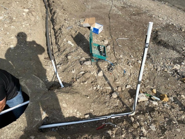 В с.п. Джейрах, рядом с въездной аркой  продолжается работы по демонтажу старой постройки и  прокладке подземных инженерных коммуникаций. 

Весь процесс по  благоустройству  новой общественной  территории будет проходить  строго по проекту.