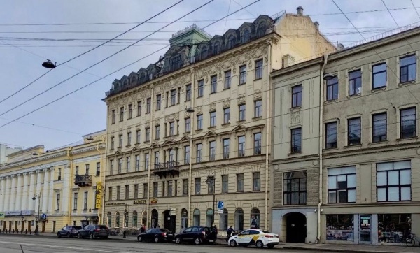 The former apartment building of Major General Yegor Adam at 14 Vladimirsky Prospekt in St. Petersburg is listed as a regional monument.

The building, constructed in the 1830s and designed by architect Vasily Morgan, was one of the first apartment buildings in the capital. In the 1860s, it was mainly inhabited by people of different social classes - craftsmen, students, officials, while the basement and first floors housed a drinking establishment, a silverware shop, and a kitchen.

In 1873, the front facade was remodeled. In 1897-1905, the building was adapted for use as the first pawnshop in St. Petersburg and Russia, based on a design by architect Anton Nosalevich. During this period, a fifth floor and attic were added to the front facade, as well as a stone parapet with metal grating and an attic. 

Based on materials from the Committee for State Historical and Cultural Monuments of St. Petersburg.