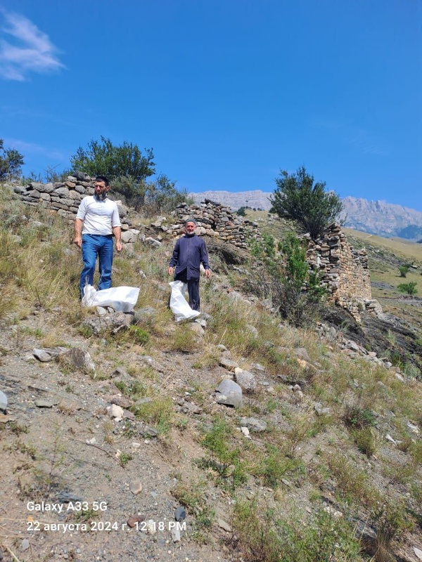 Сотрудники Джейрахско-Ассинского музея-заповедника провели субботник на территориях архитектурных комплексов «Хамхи» и «Средний Хайрах». Работниками был собран и вывезен весь мусор с комплексов и приведена в соответствующее санитарное состояние прилегающая территория комплексов.

Пользуясь случаем, призываем всех жителей соблюдать чистоту и порядок на заповедной территории. Берегите наше культурное наследие!!!