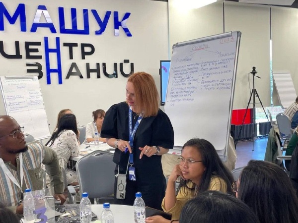 В Центре знаний «Машук» состоялось масштабное образовательное мероприятие, одним из модераторов которого выступила директор Центра международного образования ПГУ Н.М. Каширина.

В мероприятии приняли участие преподаватели русского языка как иностранного из 20 стран мира, объединившиеся для обмена опытом и повышения квалификации.