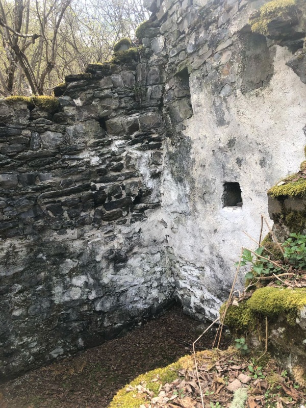 Средневековый Ольгетинский храм-святилище "Итаз-Ерда" сегодня. Вид изнутри и снаружи. 
 
Один из самых крупных храмов-святилищ горной Ингушетии, находится южнее посёлка Ольгети, на правом берегу ручья Ольгетинского ущелья. 

Находится в границах территории Джейрахско-Ассинского музея-заповедника. 