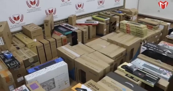 В Урус-Мартановском муниципальном районе школы получили современную оргтехнику благодаря Региональному общественному фонду имени Первого Президента Чеченской Республики Ахмата-Хаджи Кадырова. 

Обновление оргтехники позволит внедрить современные технологии в образовательный процесс, а также повысит качество обучения.

