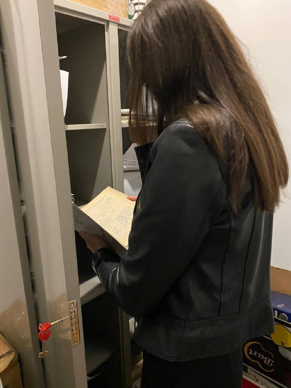 Сегодня состоялся важный визит в администрацию Джейрахского района, целью которого была проверка состояния муниципального архива. В мероприятии приняли участие руководитель Государственной архивной службы Республики Ингушетия Магомет Картоев, директор Госархива Ингушетии Ибрагим Точиев, а также специалисты ведомства.

В ходе встречи обсуждались актуальные вопросы, касающиеся совершенствования архивной деятельности. Специалисты ведомства провели тщательную проверку состояния архивных документов, в результате чего были выявлены рекомендации, направленные на обеспечение качественного сохранения документов. 

По итогам встречи стороны пришли к решению о дальнейшем плодотворном сотрудничестве. Это позволит не только улучшить состояние архивов, но и повысить уровень их доступности для граждан, что является важным шагом в сохранении исторической памяти региона. 

Такое сотрудничество между государственными структурами и местными администрациями способствует развитию архивного дела и сохранению культурного наследия для будущих поколений.