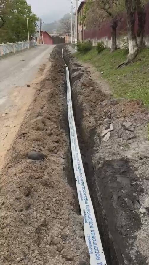 Продолжаются работы по замене ветхой водопроводной    трубы на новую.

На сегодняшний день проложено более 1500 метров водопроводной трубы.  От ул. Мамилова до пер. Гудантова.