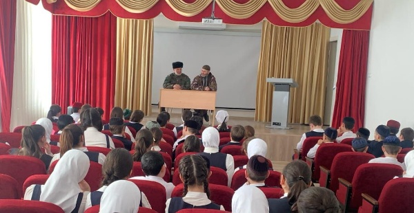 27 февраля сотрудники Джейрахско-Ассинского музея-заповедника, в рамках плана работы, провели с учениками ГБОУ «СОШ с.п. Ольгетти» профилактическую беседу о бережном отношении к памятникам истории и культуры, которые являются нашим главным национальным достоянием.

Мероприятие проведено в целях пропаганды защиты и сохранения культурного наследия республики, развития познавательного интереса и морально-нравственного воспитания подрастающего поколения. 