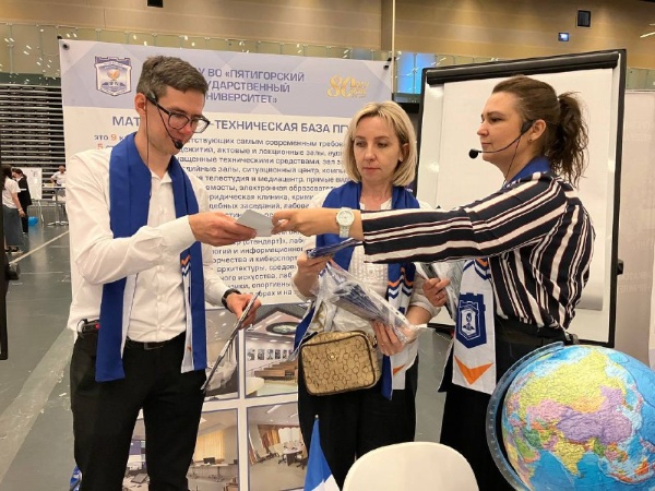 ПГУ на Всероссийской ярмарке трудоустройства «Работа России. Время возможностей».

Цель фестиваля – популяризация наиболее востребованных и перспективных профессий на рынке труда. 

Гостям и участникам была предоставлена возможность ознакомиться с профессиями, которые не только востребованы сегодня, но и не утратят своей актуальности в будущем, поучаствовать в мастер-классах от представителей различных организаций, встретиться с работодателями, посетить воркшопы, лекции.