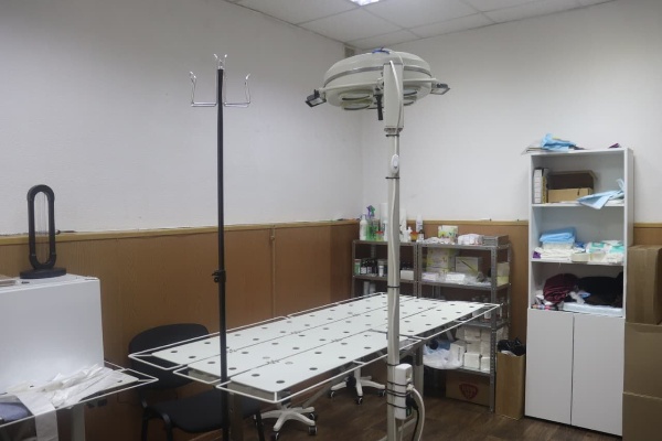 На базе ГБУ «Республиканская ветеринарная станция по борьбе с болезнями животных» в г. Назрани начала работу новая ветеринарная клиника.

Оснащение: современное оборудование, четыре кабинета, два стационара (обычный и инфекционный), операционный блок, УЗИ-аппарат.

Услуги: диагностика, терапия, вакцинация, хирургия, груминг, ультразвуковая чистка зубов для домашних животных и мелкого рогатого скота.

Безопасность: во всех помещениях установлены бактерицидные лампы, проводится ежедневная стерилизация.