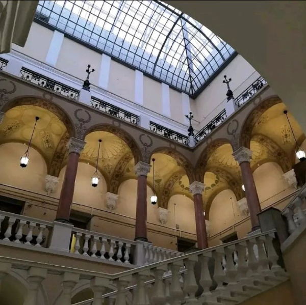 "АСМ Групп" будет привлечено к проекту реставрации Факультета журналистики Московского государственного университета им. М.В.Ломоносова - ведущего центра журналистского образования России. Основанный в 1952 году журфак МГУ сегодня является лидером научных исследований в области медиа и учебно-методической деятельности. Занимает бывший Аудиторный корпус на Моховой улице в Москве, перестроенный в 1830-е годы по проекту арх. Е.Тюрина из городской усадьбы Пашковых.