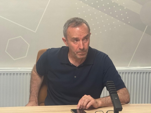 20 июня в Магасе состоялось первое заседание по вопросу сохранения культурного наследия республики, организованное представителем благотворительного фонда «Возрождение».   

В мероприятии принимали участие: руководитель Комитета государственной охраны объектов культурного наследия Кодзоев Т.У., и.о. директора Джейрахско-Ассинского музея-заповедника Сампиев А.А., руководители подрядных организаций, генеральный директор комплексных архитектурных и реставрационных проектов ООО «АСМ ГРУПП» Михайлов А.Г., общественные деятели и др.  

Задача участников встречи заключалась в том, чтобы обсудить ход работ, обменяться профессиональным опытом и передать друг другу ценные знания и умения, которые они приобрели в процессе работы.

Также обсуждали соблюдение сроков, проверка соответствия работ проекту, контроль за технологией, приведение в надлежащее санитарное состояние территории комплекса и его благоустройство. 

Прошедшее первое заседание было ознакомительным, в  ходе которого участники мероприятия смогли узнать друг друга. Они определили, кто будет вовлечён в проект, в каком формате и где будут проходить последующие встречи. Эти встречи запланированы на еженедельной основе. Также был разработан план совместной работы, который, как мы надеемся, принесёт пользу нашей республике.
