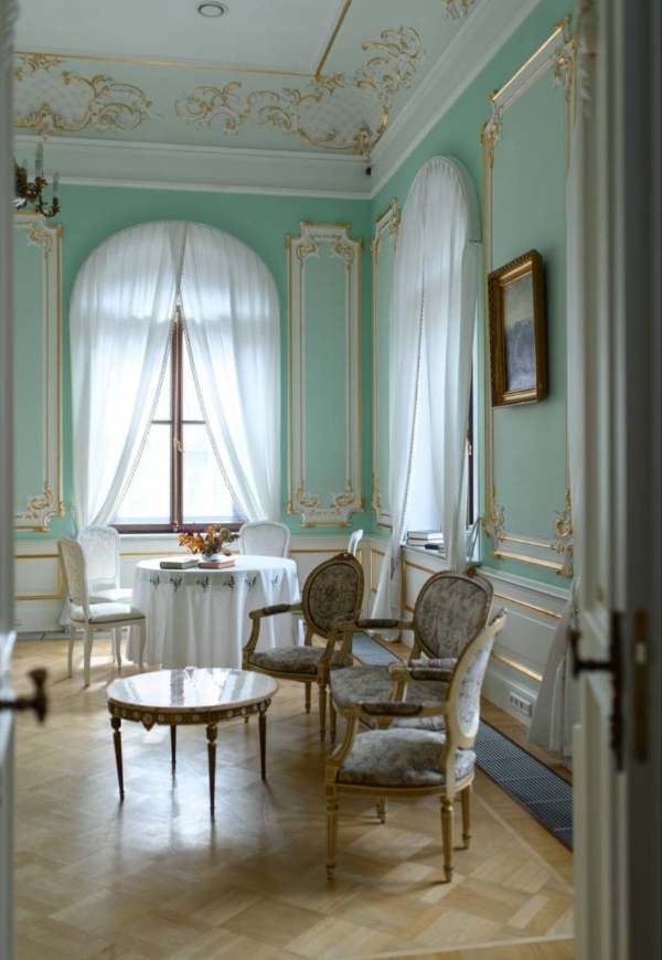 Отреставрированные по проекту "АСМ" интерьеры объекта культурного наследия "Особняк Мясникова" на улице Восстания, 45, готовы принимать новых гостей на различных творческих мероприятиях, намечаемых этим летом. 

Лучший проект реставрации в Санкт-Петербурге 2008 года.