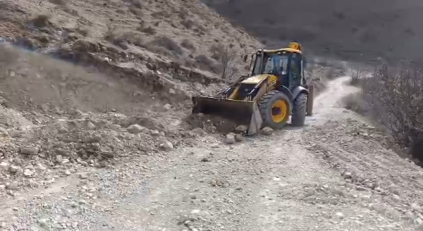 В с. Фуртоуг начаты работы по ремонту автомобильной дороги с гравийным покрытием. Также  на дороге с  однополосной проезжей частью ведутся работы по устройству карманов (местное уширение проезжей части) для кратковременного размещения автомобиля, пропускающего встречные автомобили.