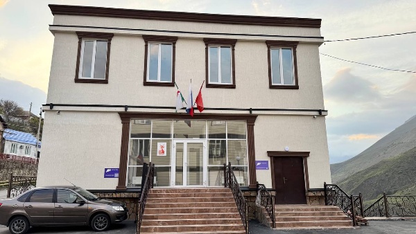 Новый Дом культуры в  с.п. Джейрах,  который построен на месте старого здания.

ДК трехэтажное здание с цокольным этажом, с актовым залом, библиотекой, помещениями доброе питания и обслуживания посетителей, комнатами для занятий в различных кружках и секциях.