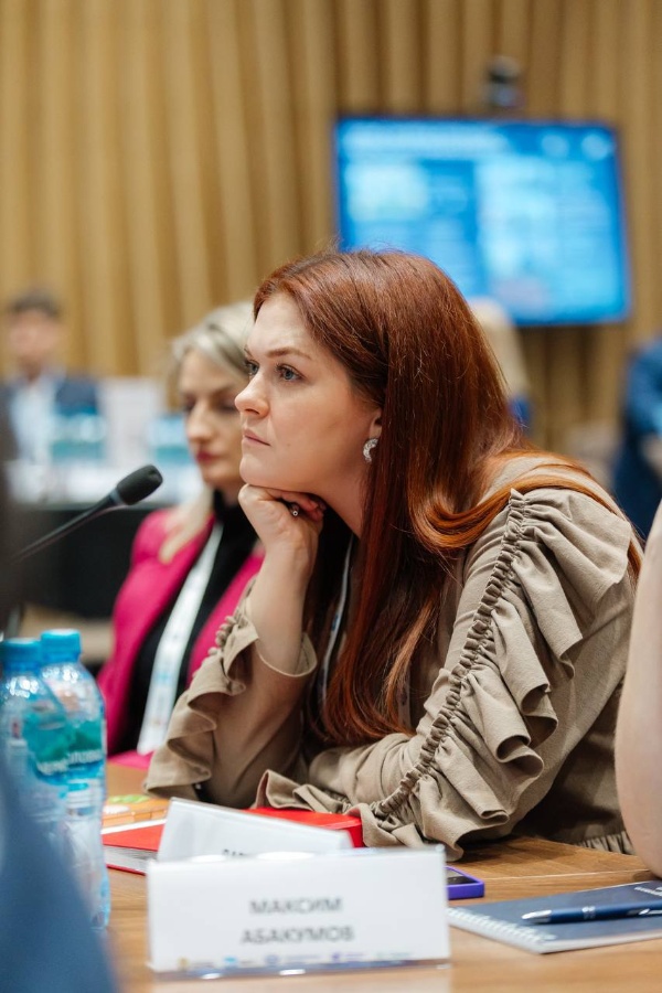 Ведущий научный сотрудник ПГУ Дарья Суховская включена в кадровый управленческий резерв системы науки и высшего образования России.

Ведущий научный сотрудник ПГУ, кандидат философских наук Дарья Николаевна Суховская завершила обучение по федеральной Программе развития кадрового управленческого резерва в области науки, технологий и высшего образования стратегического уровня и включена в кадровый управленческий резерв РФ.

Программа реализуется по поручению Президента РФ и направлена на формирование управленческого корпуса нового поколения – лидеров, способных обеспечивать стратегическое развитие университетов, научных организаций и образовательной политики страны в условиях технологической трансформации и глобальной конкуренции знаний.

Включение представителей региональных университетов в федеральный управленческий резерв подтверждает возрастающую роль университетских центров в формировании интеллектуального потенциала страны