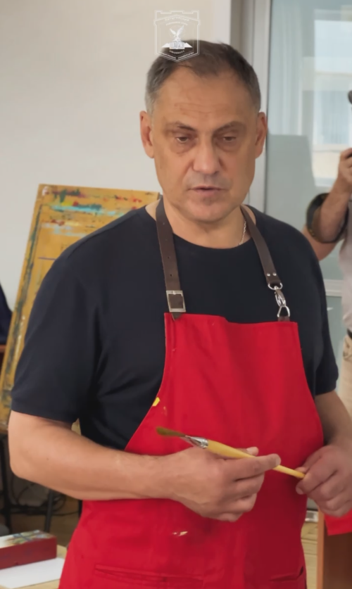В ПГУ прошёл мастер-класс народного художника РФ Константина Петрова от ВШДИА.

Будущие живописцы получили уникальную возможность поработать рядом с мастером, увидеть процесс творчества изнутри и задать вопросы, которые интересуют начинающих художников. Атмосфера занятия стала настоящим источником вдохновения для участников.

Мероприятие прошло в рамках проекта «Осенний культурный марафон – 2025», который объединяет концерты, выставки, мастер-классы и творческие встречи для студентов.