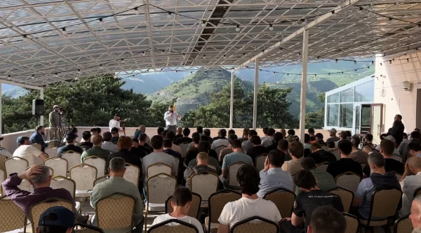 На территории ВК "Архми" стартовал международный бизнес-мажлис "Тажир-2024".

В программе бизнес-мажлиса:

Выступления интересных спикеров на природе, с актуальными профессиональными знаниями, на основе реальных кейсов, с учетом норм ислама.

Оздоровительные прогулки и полезные спортивные развлечения для взрослых и детей, в лесистых горах Ингушетии.

Эффективный и полезный, братский нетворкинг, с активными и интересными деловыми людьми разных регионов и стран.

Международный турнир по стрельбе из лука «Кубок ТАЖИРа», среди участников бизнес мажлиса, с призами и подарками.

Интеллектуальная викторина «Праведный торговец», по вопросам религиозных аспектов торговли, с полезными и ценными призами.

Увлекательное повествование интересного ГИДа об Ингушетии «В стране башен и легенд».

И многое другое. Вся информация https://tajir-majlis.tb.ru/