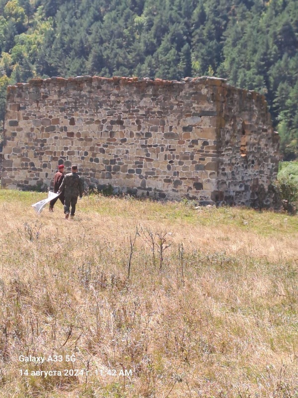 14 августа в рамках плана работы сотрудники Джейрахско-Ассинского музея-заповедника провели субботник на территории архитектурного комплекса «Нижний Пуй». С комплекса был собран и вывезен весь мусор, произведен покос травы и нежелательной растительности.  
  
И.о. директора музея-заповедника Сампиев А.А. поблагодарил всех участников мероприятия и вместе с тем выразил надежду, что посетители горной местности будут бережнее и аккуратнее относиться к окружающей среде. Ведь чисто не там, где метут, а там, где не мусорят.

Ранее в надлежащее санитарное состояние была приведена прилегающая территория комплекса «Эгикал».