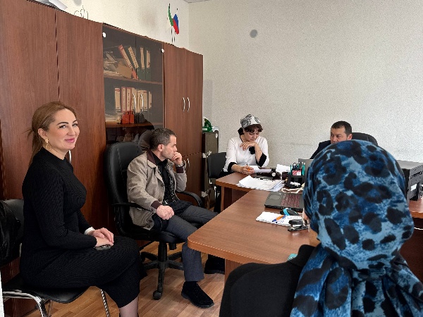 17 февраля 2026 года в Администрации Джейрахского муниципального района прошло третье  заседание межведомственной комиссии по делам несовершеннолетних и защите их прав. 

На повестке дня были следующие вопросы:

1. Рассмотрение административных материалов в отношении ряда граждан.

- Были изучены случаи нарушения прав несовершеннолетних и приняты меры по их устранению.

2. Анализ текущей работы комиссии. 

- Обсудили эффективность проводимых мероприятий и необходимость внесения изменений в работу комиссии.

По каждому рассмотренному делу комиссия приняла соответствующие решения и дала рекомендации. Это позволяет обеспечить защиту прав детей и подростков, проживающих на территории района. Регулярные заседания позволяют оперативно реагировать на возникающие проблемы и улучшать качество защиты прав несовершеннолетних.