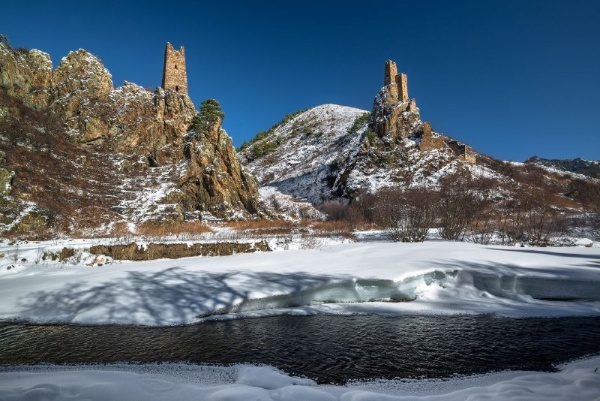 В Джейрахском районе этим летом пройдет окружной туристский форум «Бейни» для молодежи Северного Кавказа.

В нем примут участие более 250 молодых специалистов, работающих в туристической сфере.

Форум организован для обмена опытом и развития профессиональных компетенций среди гидов, специалистов по гостеприимству и создателей туристических маршрутов.

Мероприятие направлено на сохранение исторической памяти, популяризацию культурного наследия и традиций.

Этот форум дополнит ряд других молодежных мероприятий, традиционно проводимых на Северном Кавказе.