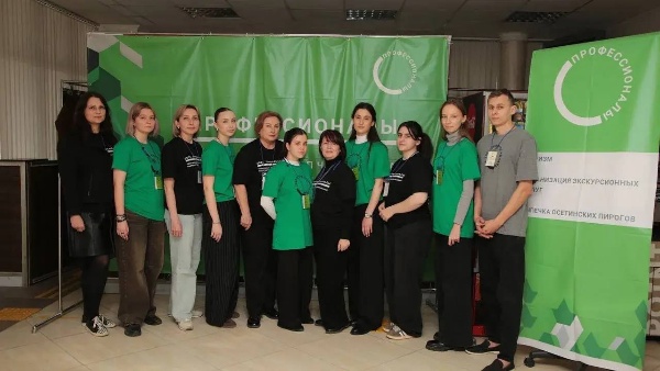 Студенты ИИЯМТ ПГУ приняли участие в региональном этапе Чемпионата по профессиональному мастерству «Профессионалы» в Ставропольском крае.

Шесть конкурсантов выступили в трёх компетенциях: «Организация экскурсионных услуг», «Туризм» и «Администрирование отеля». Соревнования проходили на площадках Школы Кавказского гостеприимства СКФУ (Пятигорский филиал) и Пятигорского техникума торговли, технологий и сервиса.

Участники разрабатывали экскурсионные программы и туристские маршруты, формировали пакетные предложения, демонстрировали навыки работы на стойке приёма и размещения гостей, а также решали профессиональные ситуационные задачи. 

На протяжении всех дней чемпионата команды ПГУ продемонстрировали профессионализм, ответственность и высокий уровень практической подготовки.