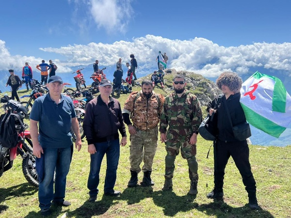 Сегодня, исполняющий обязанности директора Джейрахско-Ассинского музея -заповедника Сампиев Ахмедхан Алиханович, принял участие в восхождении на Столовую гору. 

Организатором данного  мероприятия было Министерство по внешним связям, национальной политике, печати и информации Республики Ингушетия.