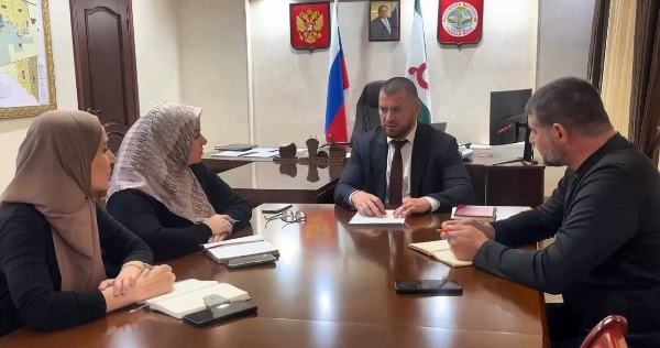 В администрации Сунжи обсудили безопасность газозаправочных станций.

Что обсуждали: состояние и контроль за всеми АГЗС на территории муниципального образования.

Итоги встречи:
Глава города Аслан Умаров поручил собрать актуальную информацию по всем АГЗС. Подчеркнута важность усиления контроля и постоянного мониторинга для обеспечения безопасности.

«Мы должны обеспечить строгий контроль за всеми газозаправочными станциями, чтобы исключить любые риски и нарушения», — отметил мэр города.