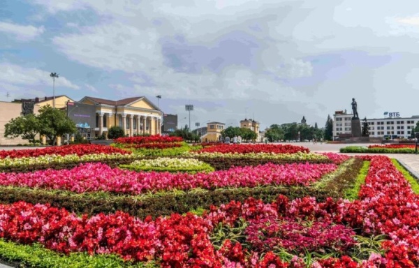 Прокуратура Ставропольского края проверила соблюдение законодательства об объектах культурного наследия. Надзорные мероприятия охватили более 4000 памятников истории и культуры. 

В ходе проверки выяснилось, что границы 60% уникальных зданий и территорий не определены, а информация о них отсутствует в ЕГРН. Проекты зон охраны подготовлены только для 12% объектов культурного наследия. Предмет охраны определен лишь для 37% ценных архитектурных и археологических ансамблей. Также было зафиксировано неправильное содержание 17 объектов культурного наследия. За ненадлежащий контроль за содержанием объектов культурного наследия виновные должностные лица профильного управления по предоставлению прокуратуры привлечены к ответственности.