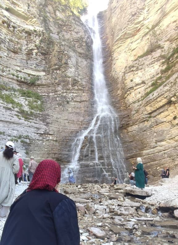 Насыщенное путешествие по живописным местам Чечни. Посетили Нохч-Келойский водопад, спрятанный среди горных склонов, и впечатляющий Дайский водопад, известный своей мощью и красотой. Чистый горный воздух, прозрачная вода и виды на кавказские хребты сделали поездку незабываемой.