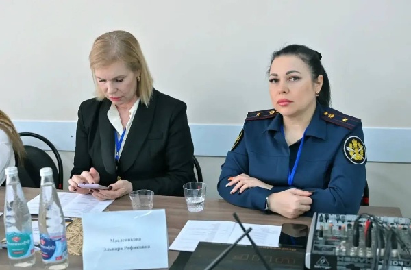 В ЮИ ПГУ состоялась Всероссийская научно-практическая конференция «Цифровое право в эпоху трансформации социально-экономических процессов»

Цель мероприятия – обсуждение актуальных теоретических и практических вопросов цифрового права в условиях обновления законодательства Российской Федерации.

С приветственным словом к участникам обратился ректор ПГУ, профессор Александр Павлович Горбунов. Модераторами конференции выступили директор Юридического института ПГУ Юлия Евгеньевна Головина и координатор по научной работе Ольга Аркадьевна Анферова.

Конференция стала значимой площадкой для профессионального диалога и обмена опытом, а её итоги внесут вклад в развитие юридической науки и практики в сфере цифрового права.