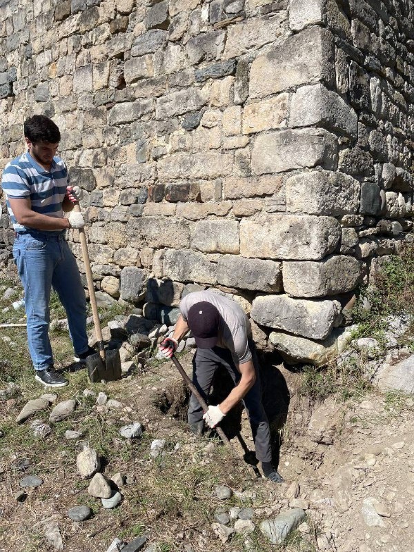 Два года назад была разработана региональная программа восстановления средневековых архитектурных памятников Ингушетии. И сегодня в наших величественных горах активно ведется работа по возрождению уникальных башенных комплексов, которые являются гордостью ингушского народа. 
 
К примеру, с начала года группа «САФМАР» приступила к работам на десяти объектах, включая те, что находятся под угрозой исчезновения. Работы уже ведутся на башенных комплексах Эбан и скоро завершатся на Гоусте, также известном как Обн-Хо.  
 
Восстановление Кели и Пуй идёт полным ходом, археологические исследования продолжаются на храме Тхаба-Ерды. В ближайших планах – начать работы на Вовнушках. 
 
Хочу подчеркнуть, что проводимая работа – это не просто реставрация камня, это возрождение нашей истории и уважения к предкам. Мы не остановимся на достигнутом и будем продолжать важную миссию восстановления.  
Наш долгосрочный план на 5–10 лет охватит множество монументов, чтобы наши дети и внуки могли увидеть и по-настоящему оценить величие духа ингушского народа.