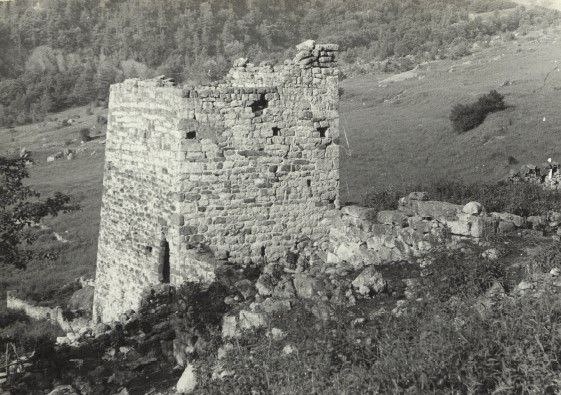 Фонды Института археологии Российской академии наук передали историкам "АСМ Групп" фото Башенного комплекса Кхарт в горной Ингушетии из отчета 1-го отряда археологической экспедиции 1979 года Чеченско-ингушского государственного университета им. Л.Н.Толстого.