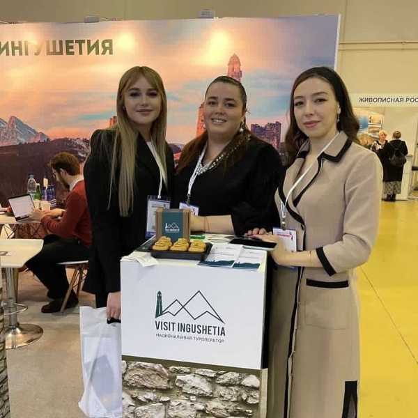 Ваш любимый национальный туроператор «Визит Ингушетия» завершил работу на международной туристической выставке «Интурмаркет-2023» в Москве.
⠀
Новые партнёры, встречи с действующими, обсуждение с ними новых программ наших туров, обучающие семинары и не только - всё это прошло на данной площадке.
⠀
Интурмаркет - выставка популярная, но уже далеко не такая как раньше) для бизнеса мало полезного, но всё же общение с коллегами тоже несёт пользу. Спасибо каждому, кто посетил нас на нашем стенде.