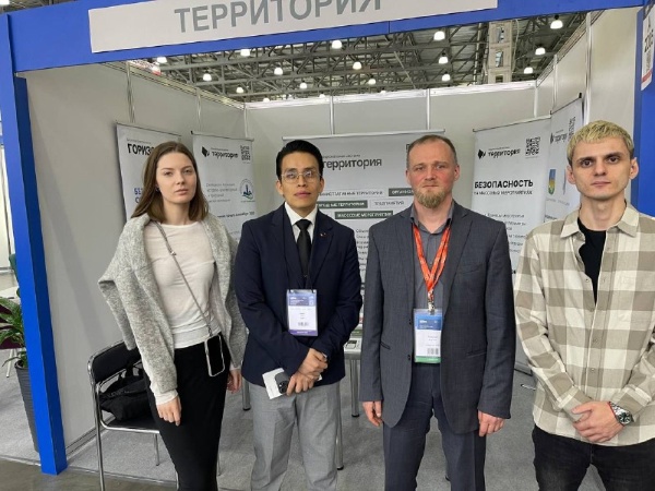 На форуме MITT-2025 проводим встречи с разными организациями и представителями субъектов, обсуждаем сотрудничество, совместные проекты.

Особый интерес к цифровизации территорий разного назначения, безопасности на мероприятиях.