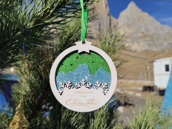 В очередной раз Глава администрации Джейрахского района Льянов Ахмед Багаудинович посетил Альпинистский Лагерь, отвез новогодние  подарки, проверил условия лагеря.

Горный клуб Управление Альпинистских Лагерей приветствует всех увлеченных людей горами в прекраснейшем месте Северного Кавказа - Горной Ингушетии! Выражаем благодарность администрации Джейрахского района и Республики за внимание и поддержку в светлом и красивом деле Альпинизме!