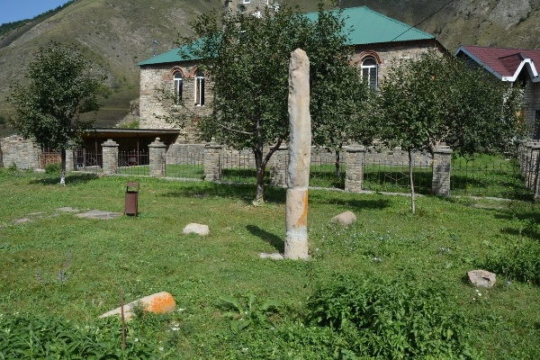 Рабочий выезд в горную часть Чеченской Республики.

Погода и состояние дороги на перевалах позволили за один выезд захватить сразу две территории - Шаройский и Итум-Калинский административные районы.

Был проведён сбор и уточнение информации по отдельным населённым пунктам, объектам культурного наследия и памятникам природы. 

Среди мест, где проводились работы:
- Боевая башня в селе Химой Шаройского района,
- наземные солнечные часы в селе Химой,
- руины села Чехилдой,
- Шикаройский замковый комплекс,
- село Шарой,
- село Шикарой,
- объекты сервиса на перевале между районами,
- ряд руинизированных строений у с. Тазбичи Итум-Калинского района,
- жилая башня тэйпа Нашхой и близлежащие руины,
- башенный комплекс Эткали и мечеть,
- замок Пхъакоч,
и другие объекты.

Во время выезда также провели ряд рабочих встреч с сотрудниками организаций районов, правоохранительными органами и местными жителями.