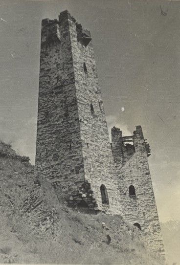 Институт археологии Российской академии наук передал историкам "АСМ Групп" археологические отчеты М.Б.Мужухоева, где среди страниц обнаружены уникальные снимки 1971 года Башенного комплекса "Башни двух жен" в горной Ингушетии.