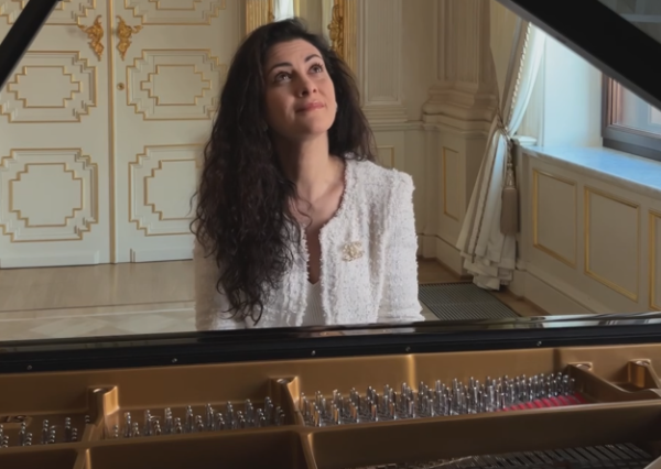 "Лирические пьесы" Грига и "Времена года" Чайковского исполнят известные петербургские пианисты - Мария Даниал и Алексей Григорьев 27 мая в интерьерах "Особняка Мясникова", отреставрированного по проекту "АСМ".

Лучший проект реставрации Петербурга 2008 года.