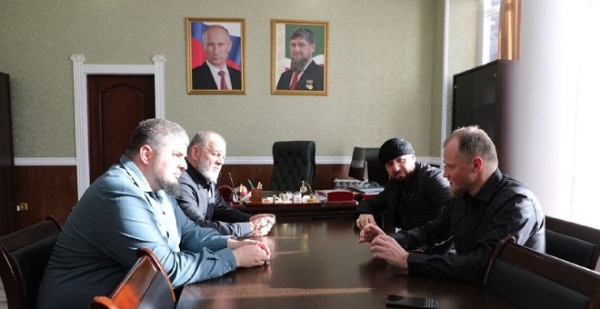 Глава администрации Итум-Калинского района Чеченской Республики Хоза Абдулхамидович Бурсагов, на встрече с представителями команды разработки Национальной системы «Территория», в рамках официального сотрудничества, утвердил план внедрения системы на территории Итум-Калинского района.

Система «Территория» будет использоваться для информирования гостей о туристических и рекреационных возможностях Итум-Калинского района, населённых пунктах, объектах культурного наследия, памятниках природы, действующих организациях. Отдельное внимание уделено инвестиционным проектам, которые приняты в районе и поддерживаются руководством Республики.

Для повышения уровня безопасности гостей района, решено настроить периметры безопасности и зоны реагирования для автоматизации оповещений в случае возникновения чрезвычайных ситуаций или признаков нарушения контролируемых периметров.

Сроки внедрения и запуска системы «Территория» в районе определены на лето 2024 года. 

В настоящий момент уже ведутся работы на территории района, собирается информация о достопримечательностях, проводится замер границ ОКН.
