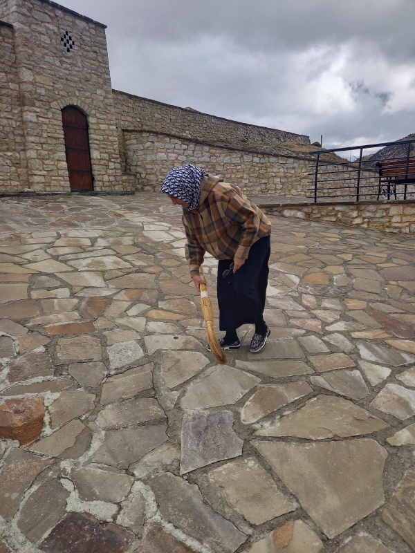 В Хойском историко-архитектурном музее  была проведена уборка территории.

Мероприятие было организовано для подготовки музейного комплекса к открытию туристического сезона.

Целью санитарной очистки являлось приведение территории в порядок и создание благоприятных условий для посетителей.

Данная работа позволит музею достойно встретить новый сезон и обеспечить комфортное пребывание гостей.