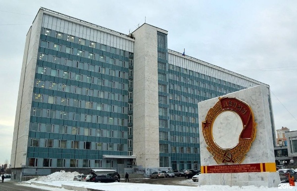 В Перми начинается реставрация объекта культурного наследия "Дом советов", построенного в 1973 году и внесенного в реестр объектов культурного наследия в 2000 году.

Если ТАКИЕ объекты заносить в реестр памятников истории и культуры, то вероятно туда можно заносить ЛЮБЫЕ постройки старше 40 лет.