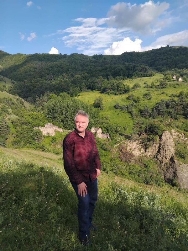 В рамках плана работы по визуальному осмотру технического состояния объектов культурного наследия,  Специалистами Джейрахско-Ассинского музея-заповедника была совершена инспекционная поездка к архитектурному комплексу «Гарак».

Гарак (Гаракх)- крупный башенный комплекс замкового типа на гребне крутого горного утеса, обрывающего с 3-х сторон, в 700 м восточнее Мецхала Джейрахского района Ингушетии.

Ранее 7 мая, в ходе продолжающихся работ по фиксации и учёту всех объектов культурного наследия горной Ингушетии, специалистами «АСМ-Групп» совместно с сотрудниками Джейрахско -Ассинского музея-заповедника, в комплексе выявлено и зафиксировано 1 боевая и 3 полубоевых башен, 27 жилых башен и 7 склепов, 1 каменный родник, а также 78 стел, кроме того, обнаружены многочисленные руины, а также циклопические построения.

Во время обхода, сотрудниками музея-заповедника была произведена фотофиксация объекта, было обследовано состояние памятников.
Гарак включен в перечень выявленных объектов культурного наследия республики Ингушетия и подлежит государственной охране.

По результатам инспекционной проверки будут составлены акты технического состояния ОКН и направлены в вышестоящие организации.