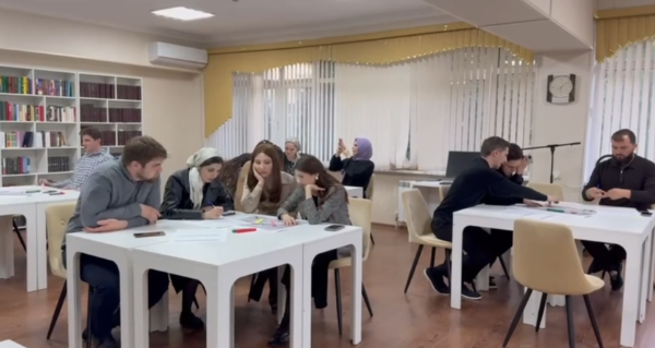 В Доме культуры Назрани в рамках Всероссийского конкурса лучших проектов создания комфортной городской среды в малых городах и исторических поселениях в Назрани прошел проектный семинар для выявления потребностей горожан при проектировании Аллеи Победы и прилегающих  к нему пространств.

В ходе совместной работы жителей, работников администрации, депутатского корпуса, представителей библиотеки и архитекторов были выделены ценности и проблемы территории, а также озвучены идеи по развитию территории.

Организаторами события выступили проектная команда по разработке заявки на конкурс – КБ «Партисипация» и Администрация г. Назрань.