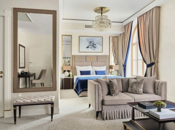 Вспоминая двухлетнюю работу по реставрации объекта культурного наследия федерального значения "Банкирский дом Вавельберга" на Невском проспекте Санкт-Петербурга и его приспособления под пятизвездочный отель "WAWELBERG", мы часто пересматриваем различные фотографии, как исторические, так и в процессе строительства, а также конечно итоговые. Несколькими из них с вами и делимся. 

А уж сколько конкурсных дипломов взял проект...