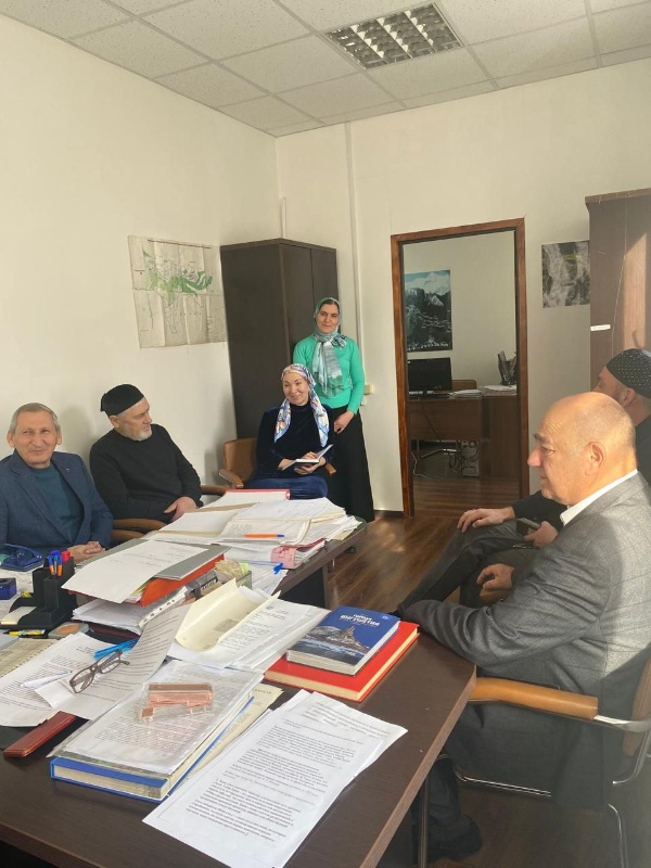 Рабочая неделя в Джейрахско-Ассинском музее-заповеднике началась с совещания, под руководством и.о. директора Сампиева А.А.

На повестке дня стояли вопросы участия в научно-практической конференции, посвященной 100-летию образования ингушской государственности, учет всех циклопических строений Джейрахского района, учет наскальных объектов пещерного типа, расположенных на Столовой горе и определение их локаций.

Сампиев А.А. подчеркнул, что ряд вопросов необходимо закрыть до конца года, учитывая сезонность некоторых проводимых работ, напомнил о необходимости ежедневного мониторинга башенных комплексов на предмет выявления нарушений.  

Завершая рабочую встречу с сотрудниками, руководитель выразил надежду, что сотрудники справятся с поставленными задачами, и что совместное участие в конференции положит начало взаимовыгодному сотрудничеству, направленному на сохранение и популяризацию объектов культурного наследия региона.