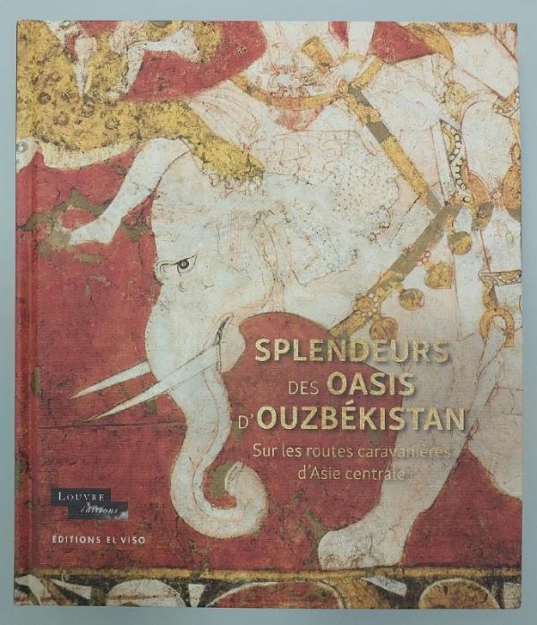 Выполнив несколько проектов реставрации объектов культурного наследия в Узбекистане, и часто посещая в процессе работы эту гостеприимную Республику, архитекторы "АСМ Групп" пополнили библиотеку компании несколькими интереснейшими и редкими изданиями.

Альбом "Splendeurs des Oasis d' Ouzbekistan" изданный в 2022 году Национальным фондом искусства и культуры Узбекистана совместно с Музеями Лувра, представляет уникальные археологические артефакты и процесс их реставрации.

Редчайший полноцветный альбом на 350 страницах издан Editions El Viso, совместно с Musee du Louvre.