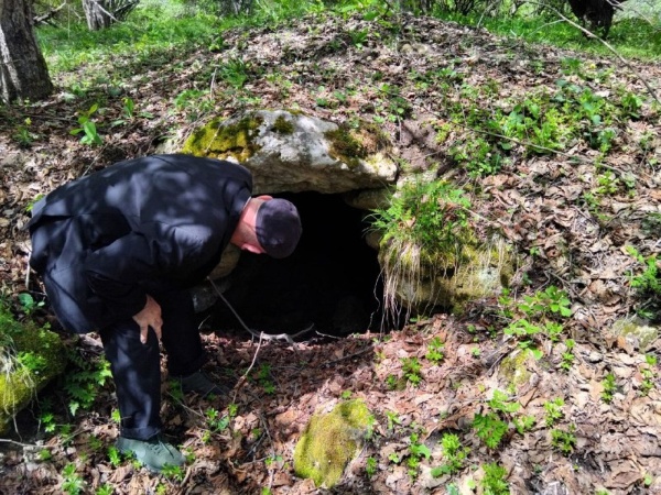 В эти дни сотрудниками Джейрахско-Ассинского музея-заповедника была совершена инспекционная поездка в Средний Оздик.

В 300-400 м. юго-западнее комплекса, в лесном массиве имеется неучтенный небольшой городок наземных, подземных и полуподземных склепов, по предварительной информации, насчитывающий 22 объекта.        На следующем этапе, сотрудниками будут произведены обмеры, фотофиксация и инвентаризация этих объектов для обеспечения их сохранности и целостности. Также они подлежат дальнейшим исследованиям с привлечением сотрудников компетентных учреждений.   