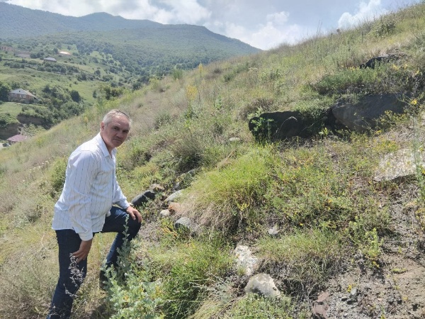 20 июля Руководитель Комитета Государственной охраны объектов культурного наследия Кодзоев Т.У. и и.о.директора музея-заповедника Сампиев А.А. с сотрудниками Джейрахско-Ассинского музея-заповедника в рамках плана работы по визуальному осмотру технического состояния ОКН совершили инспекционную поездку к архитектурному комплексу «Памет» (Пхамат, Паьмат, Пхьамат)», расположенному на крутом склоне левого берега р. Арамхи, у начала Джейрахского ущелья в 0,8 км восточнее Н.Озми. 

Ранее указанный поселок состоял из 1 боевой башни и 5 жилых башен с пристройками, с которыми вместе с оборонительной стеной составляли довольно прочный замковый комплекс позднего средневековья.   К сожалению, 1944 году архитектурный комплекс был разрушен. 

Боевая башня в 6 этажей, размещалась в центре всего замка, имела квадратное основание с навесными машикулями – балкончиками, ступенчато – пирамидальной крышей, состоящей из 13сланцовых плит с венчающим крупным конусовидным камнем и достигала 28 – метровой высоты. Согласно бытующим преданиям, эта башня была построена в начале XVII века. Вахушти Багратиони в XVIII веке говорил: «Тут стоит большая башня, обведенная, подобно крепости стеной».

На северной окраине поселка прежде возвышался крупный средневековый храм «Памет-Ерды» (Пхамат-Ерды)., разрушенный в середине XlX века.
На возвышенности кургана находятся множество склеповых захоронений, требующие археологического исследования.

Со слов жителей Джейрахского района, в бытность ЧИАССР здесь проводил исследование известный археолог Виноградов В.Б., многие найденные артефакты были вывезены.

Также при подготовке к реставрации башен найден интересный камень с петроглифом.