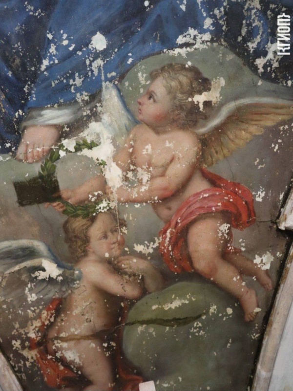 В бывшей главной церкви Императорского Воспитательного Общества благородных девиц во время реставрации расчистили новые фрагменты отделки, выполненной в середине XVIII века по рисункам Франческо Бартоломео Растрелли. Раскрыты элементы росписи масляными красками по штукатурке с изображением Святых Великомучениц Екатерины, Дарьи, Анастасии и Аглаи.