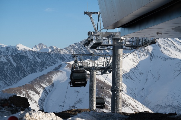 Starting March 17, ski passes at the Mamison resort are available for half price.

The price will be 1,400 rubles for adults and 800 rubles for children (6-13). The same prices apply to walking passes.